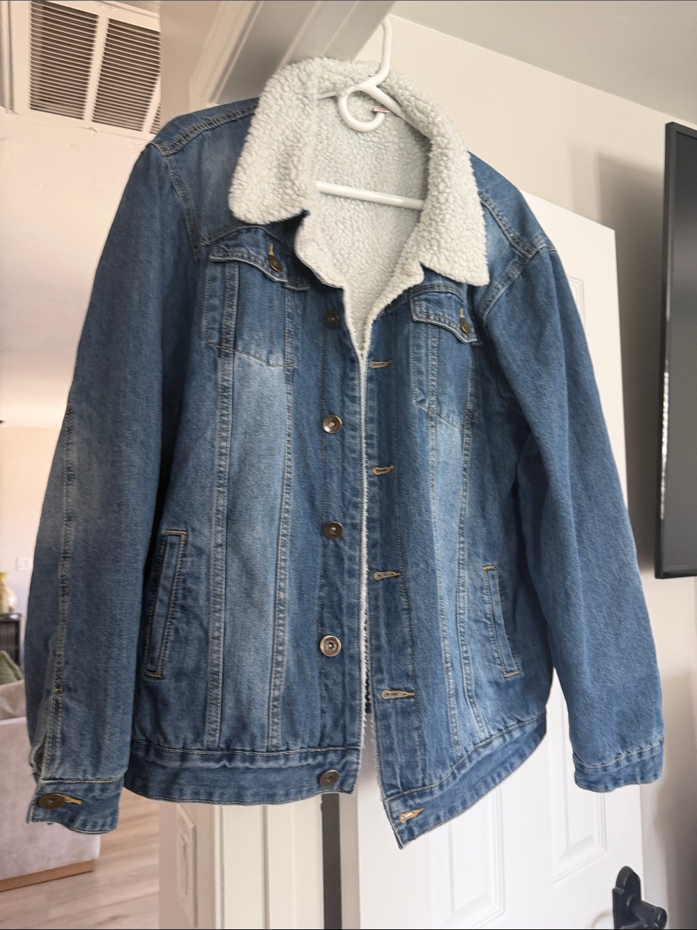 Men’s Sherpa-Lined Denim Jacket - Light Blue